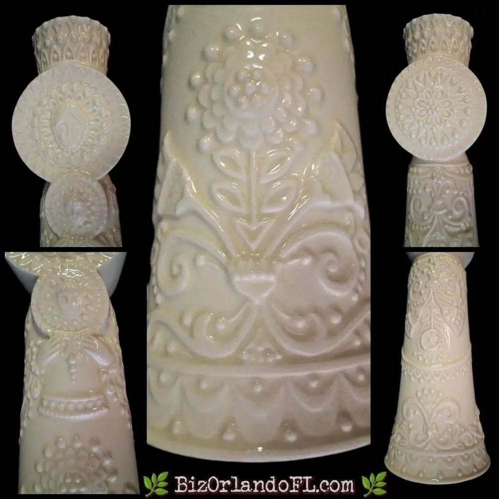 VINTAGE: Avon Holiday / Seasonal Candle Holder with Candle Made In Japan ** HTF
